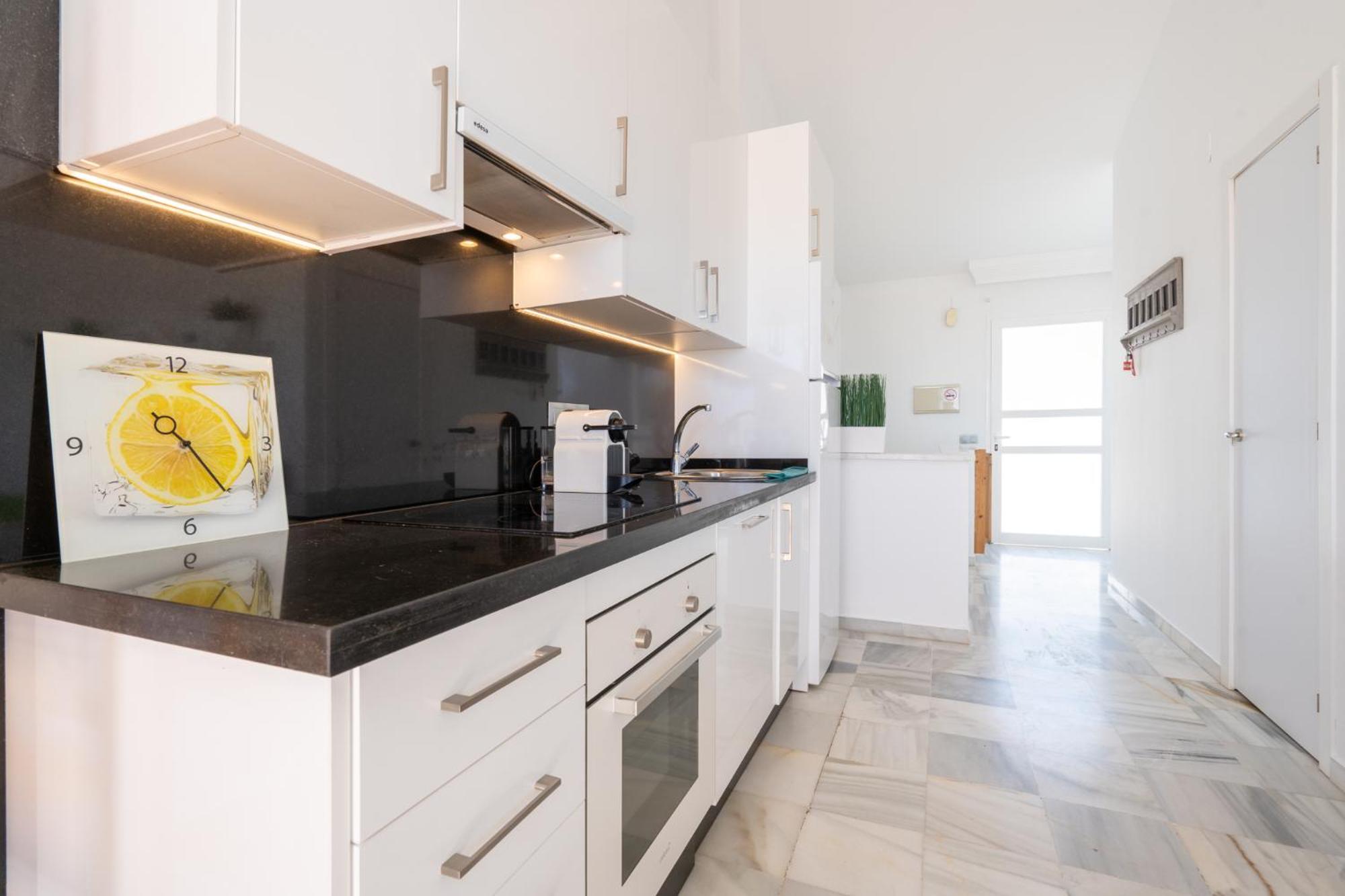 Sunny 2br In With 3 Pools, Restaurant, Gym And Playground Apartment Marbella
