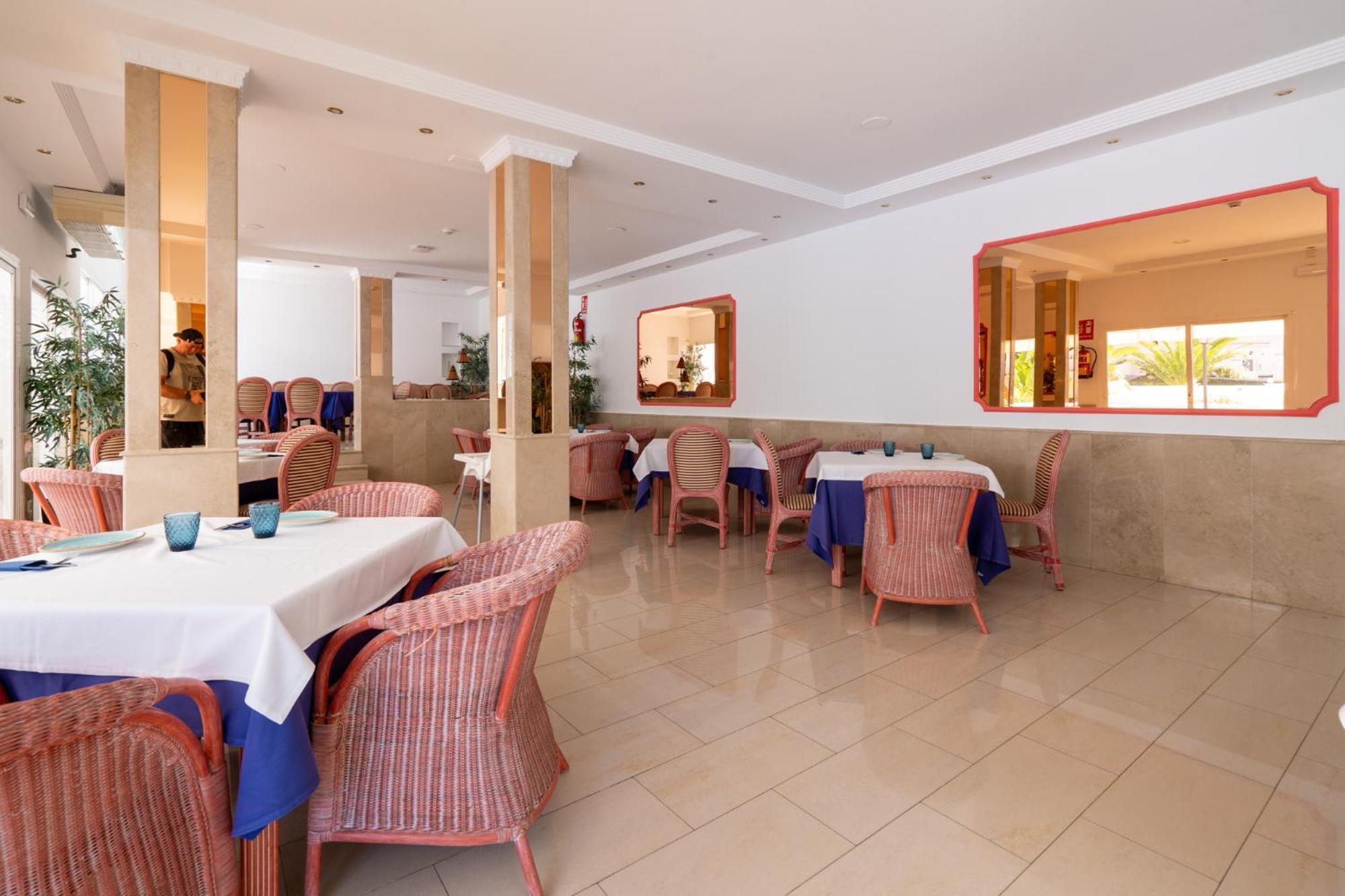 Apartment Sunny 2br In With 3 Pools, Restaurant, Gym And Playground