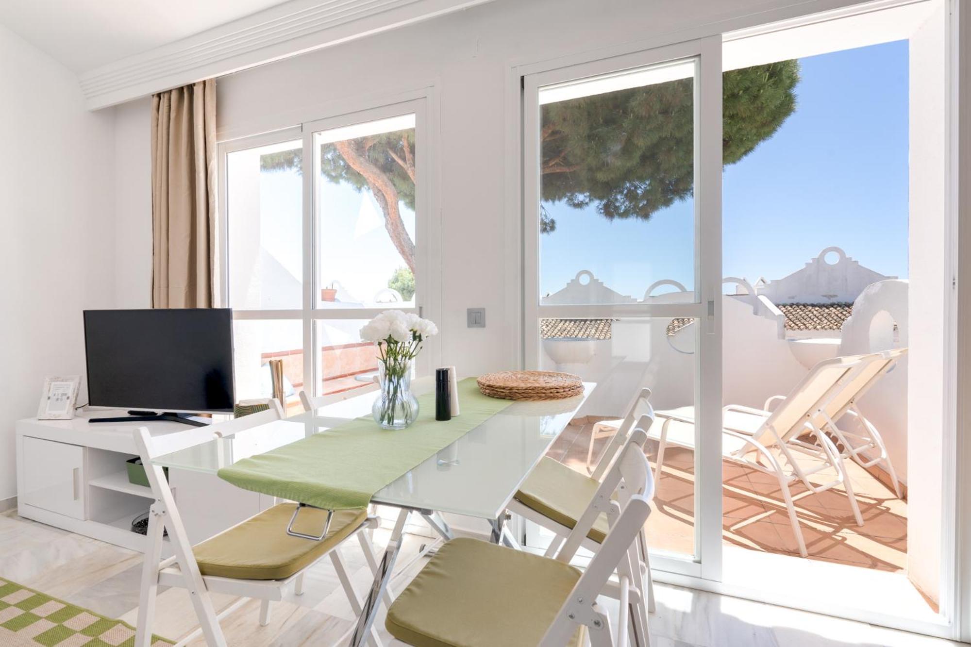 Sunny 2br In With 3 Pools, Restaurant, Gym And Playground Apartment *