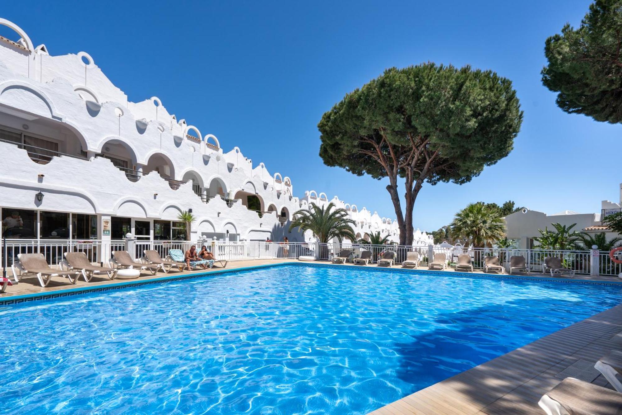 Sunny 2br In With 3 Pools, Restaurant, Gym And Playground Apartment