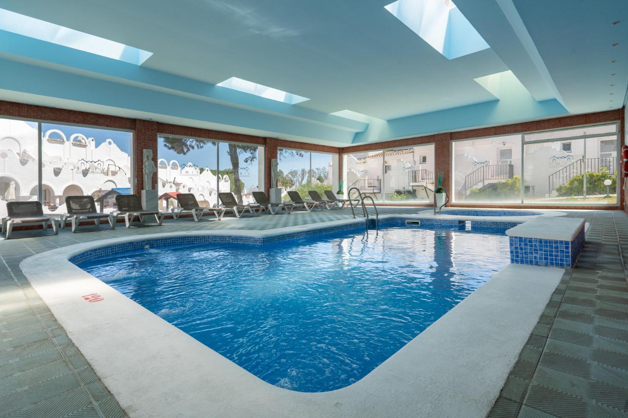 Sunny 2br In With 3 Pools, Restaurant, Gym And Playground *