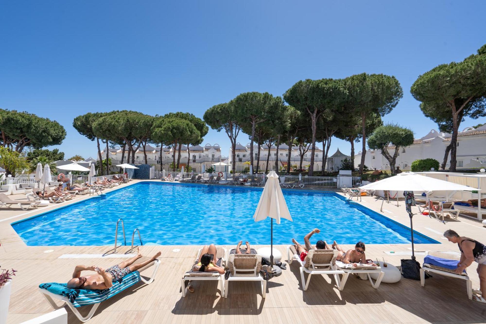 Sunny 2br In With 3 Pools, Restaurant, Gym And Playground * Marbella