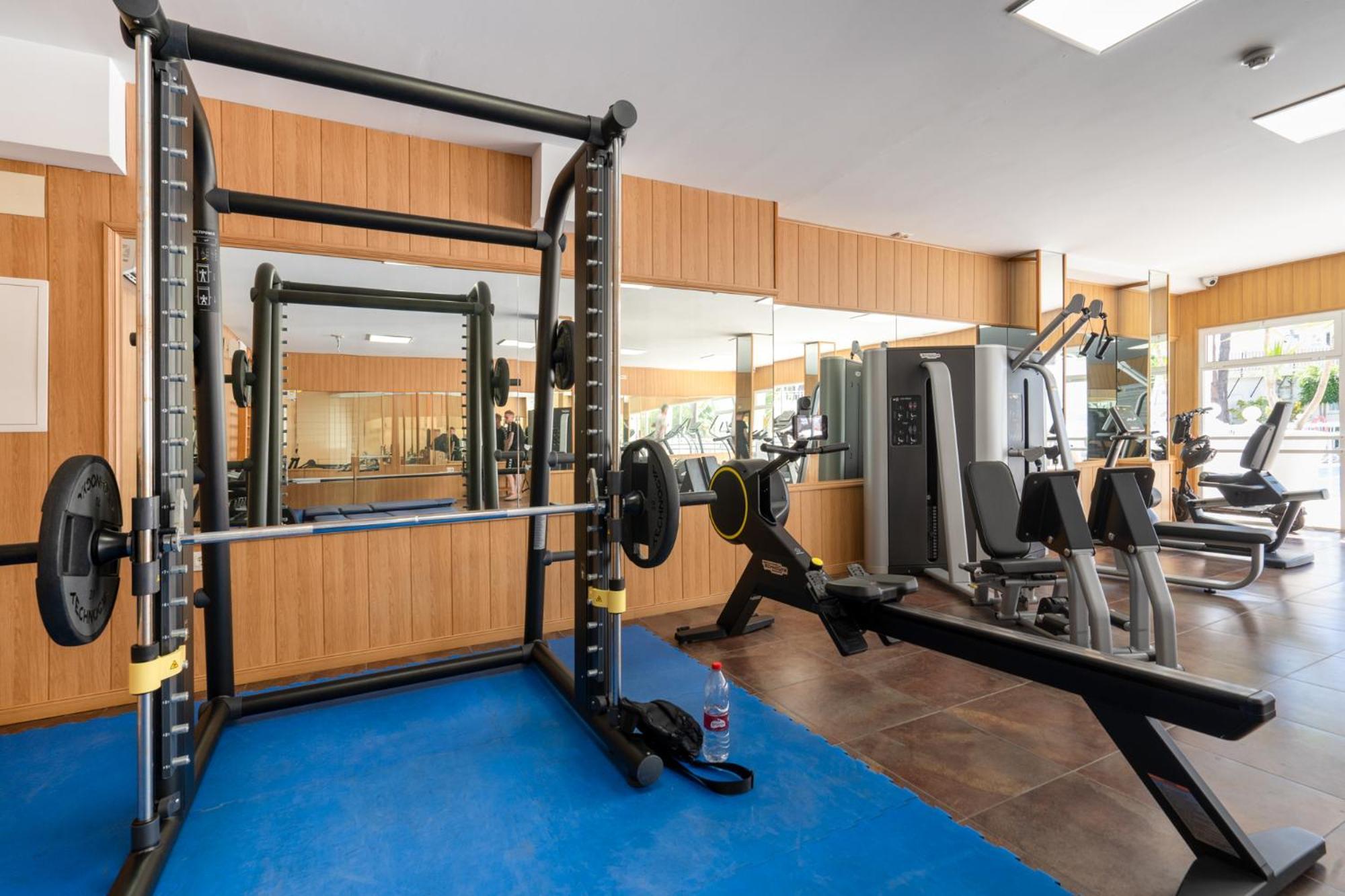 Sunny 2br In With 3 Pools, Restaurant, Gym And Playground Apartment Marbella