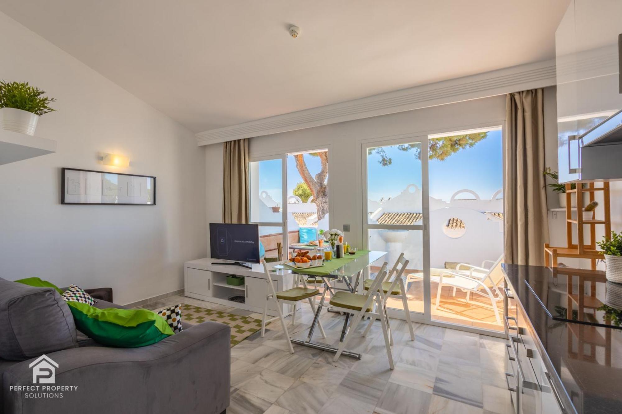Sunny 2br In With 3 Pools, Restaurant, Gym And Playground *