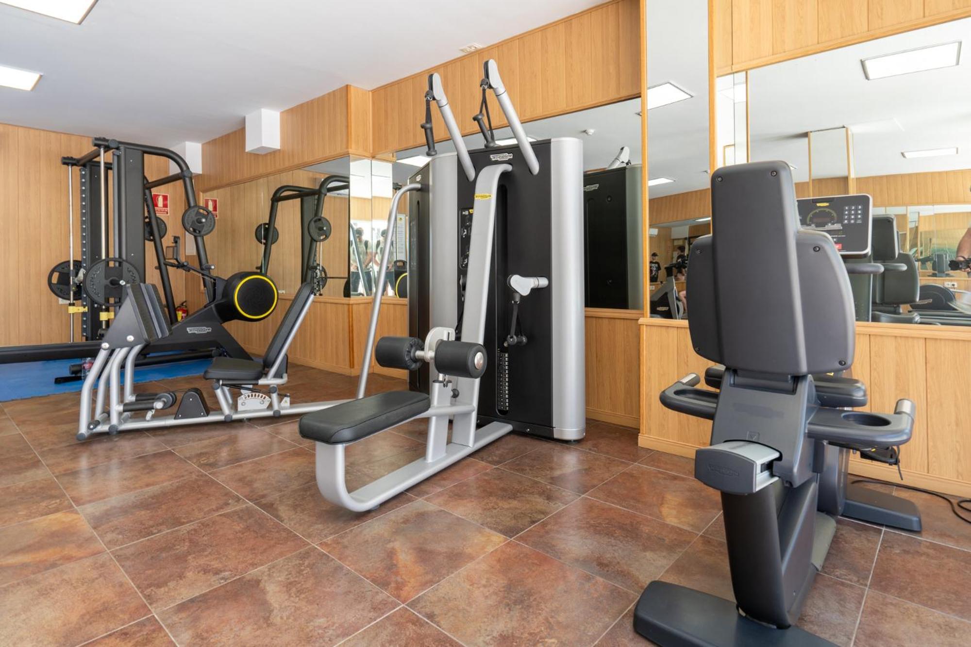 Apartment Sunny 2br In With 3 Pools, Restaurant, Gym And Playground