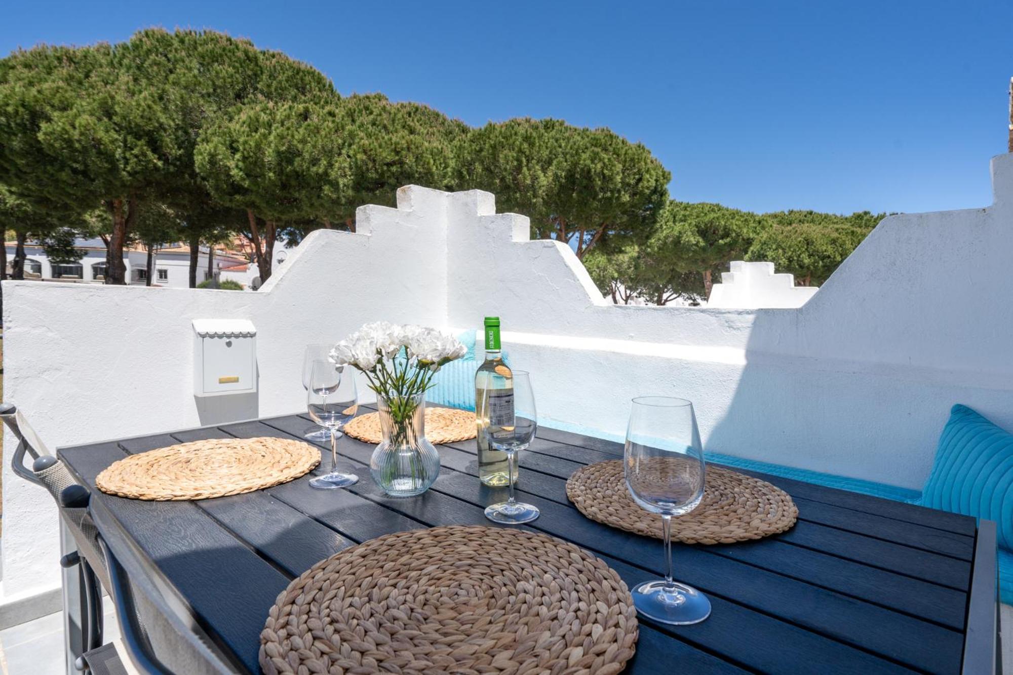 Sunny 2br In With 3 Pools, Restaurant, Gym And Playground *